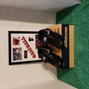 New In Box Mizuno Youth Baseball / Softball Cleats Size  Y 4.5